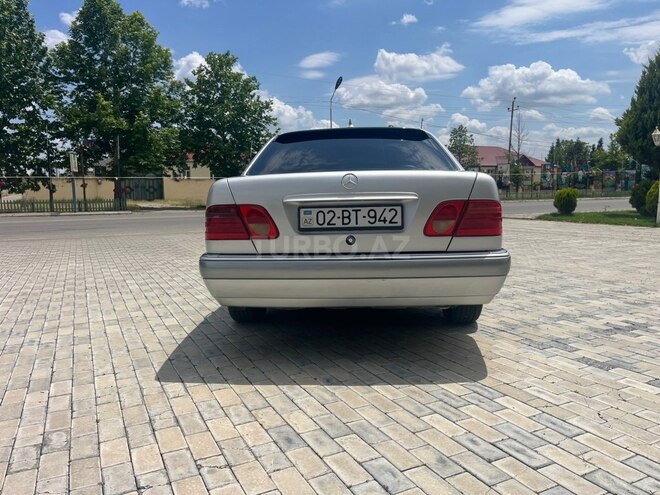 Mercedes E 200-3