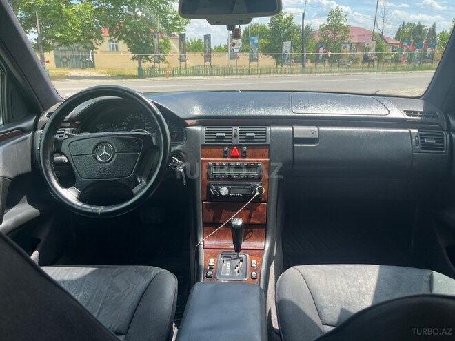 Mercedes E 200-8