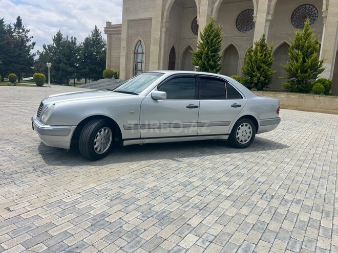 Mercedes E 200-7