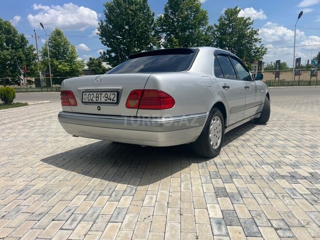 Mercedes E 200-4