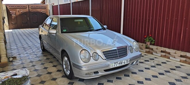 Mercedes E 200-1