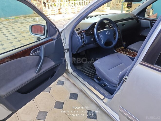 Mercedes E 200-4