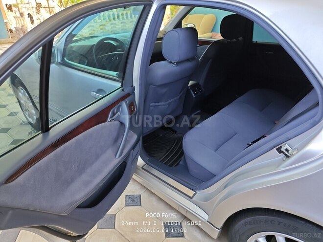 Mercedes E 200-5