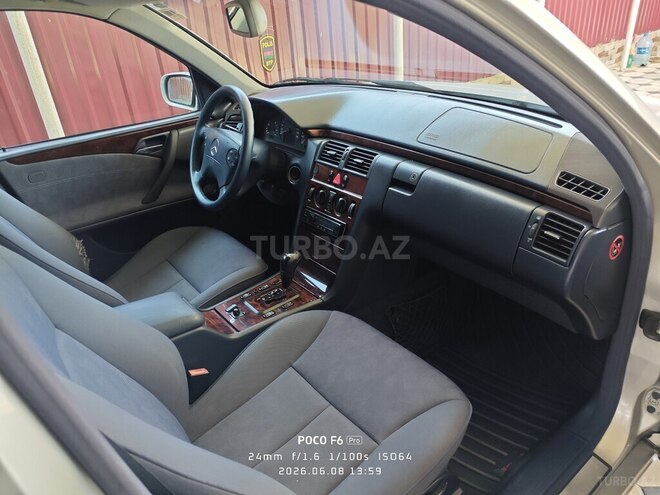 Mercedes E 200-10