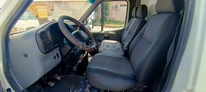 Ford Transit-9