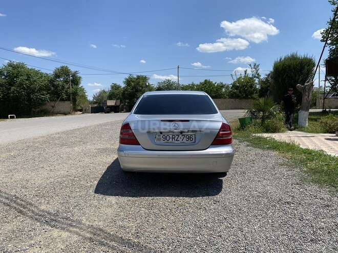 Mercedes E 240-2