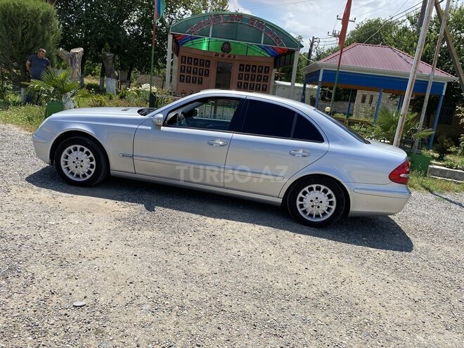 Mercedes E 240-3