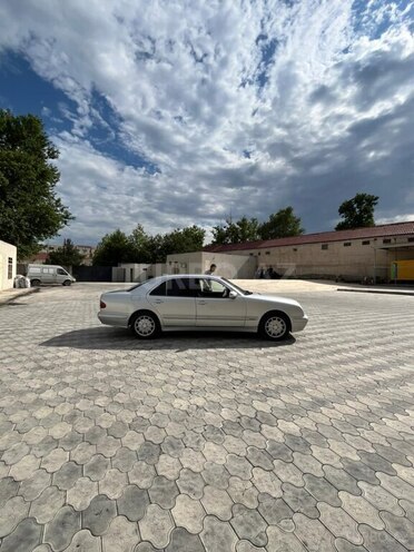 Mercedes E 220-3