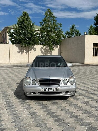 Mercedes E 220-1