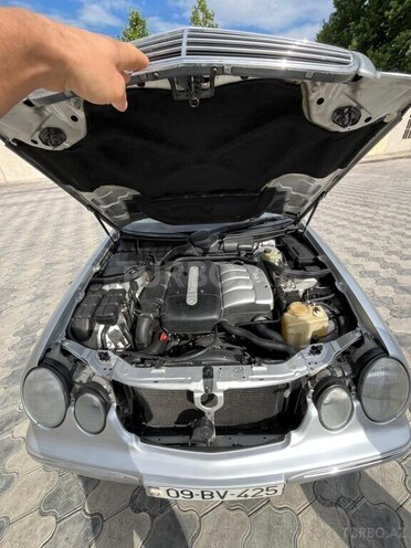 Mercedes E 220-12