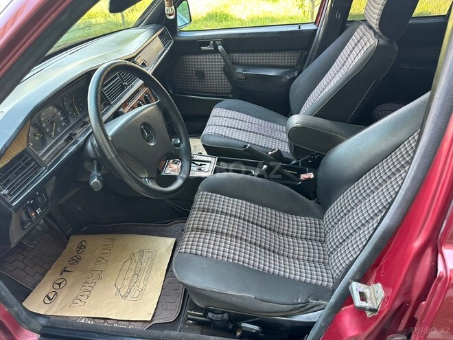 Mercedes 190-12