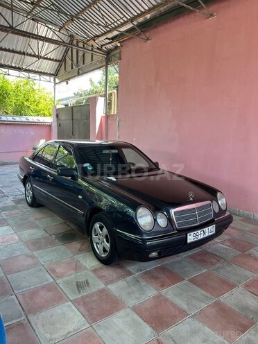 Mercedes E 200-3