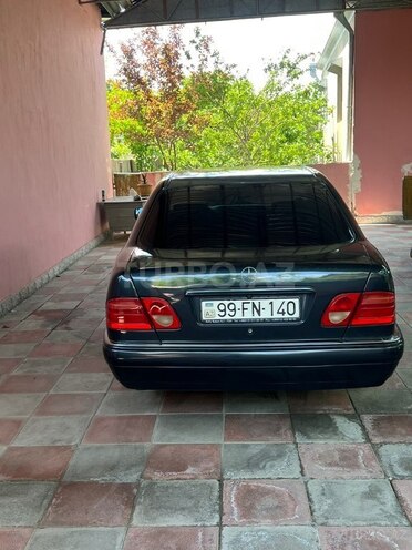 Mercedes E 200-4