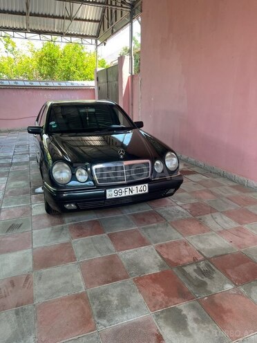 Mercedes E 200-2