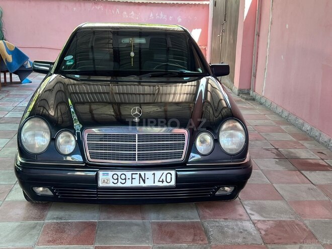 Mercedes E 200-1