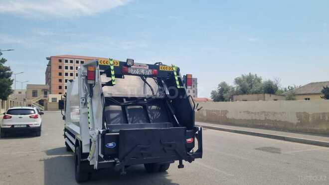 Isuzu NPR 75 L-6