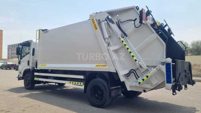 Isuzu NPR 75 L-4