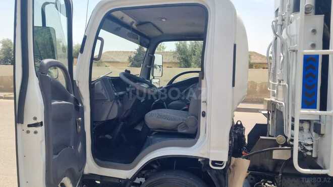Isuzu NPR 75 L-12