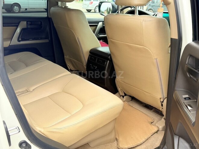 Toyota Land Cruiser-7