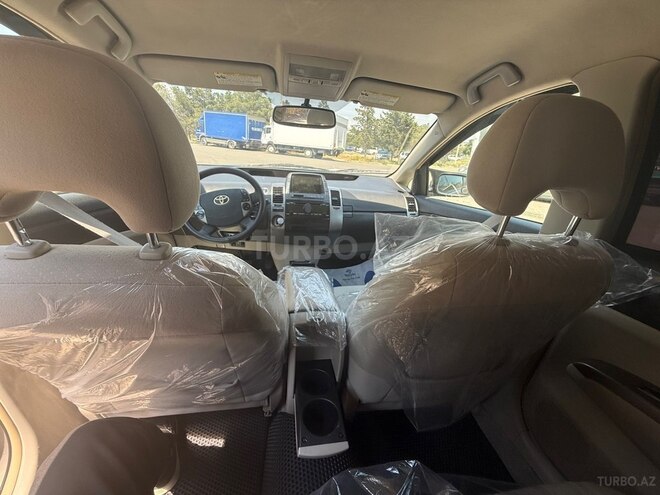 Toyota Prius-13