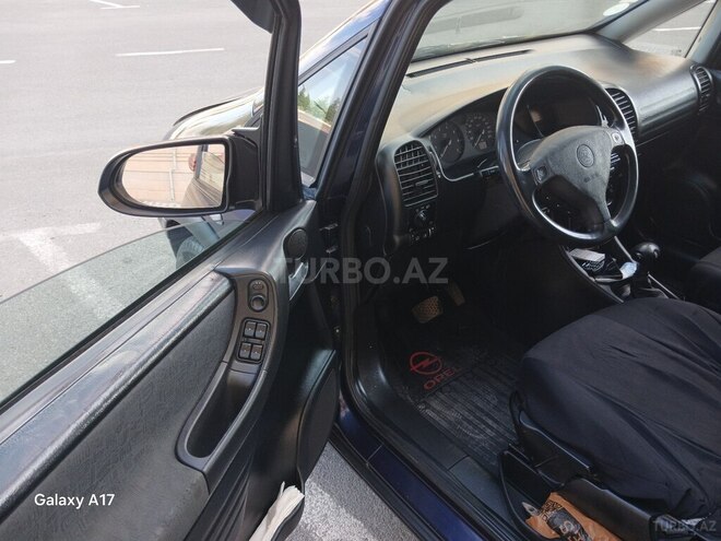 Opel Zafira-5