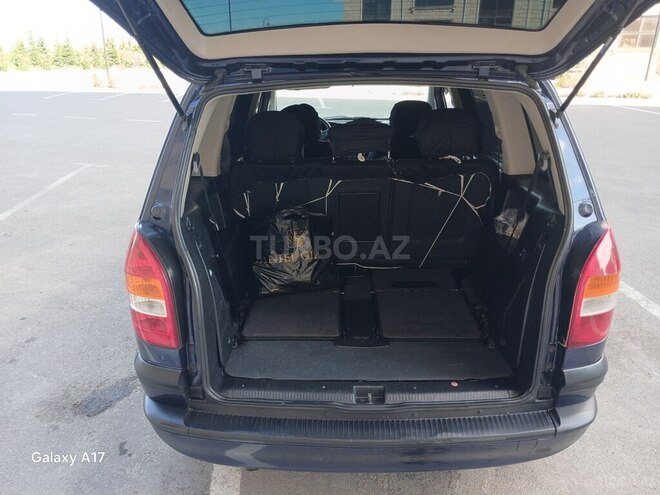 Opel Zafira-8