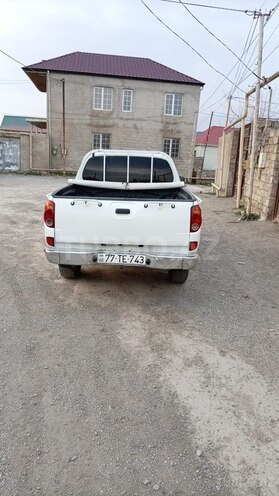 Mitsubishi L200-2