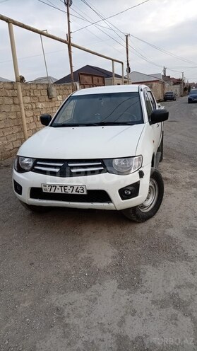 Mitsubishi L200-1