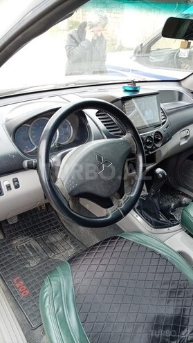 Mitsubishi L200-7