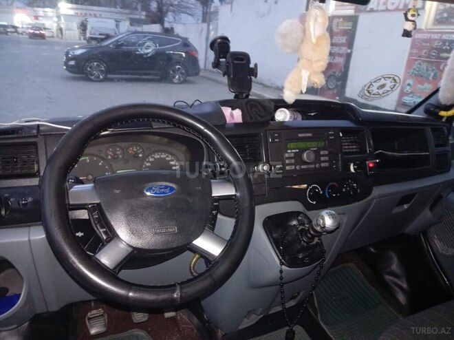 Ford Transit-5