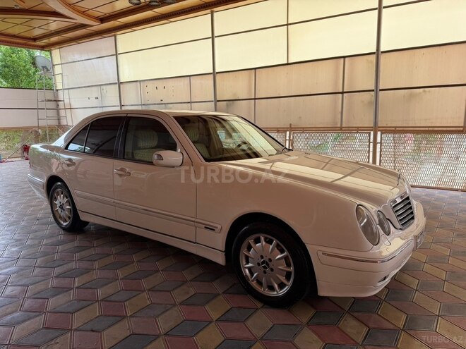 Mercedes E 240-4