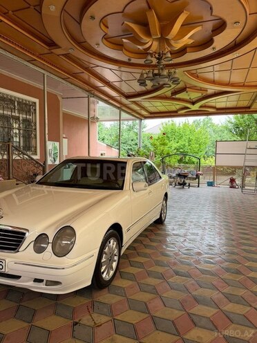 Mercedes E 240-5