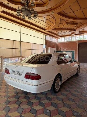 Mercedes E 240-6