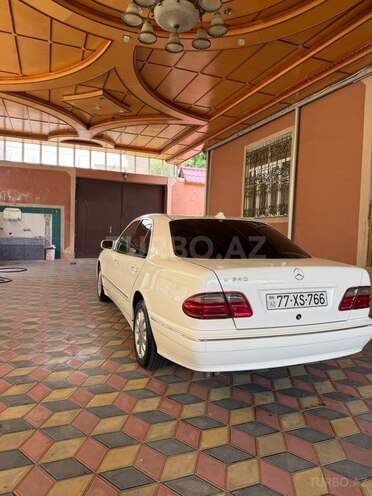Mercedes E 240-7
