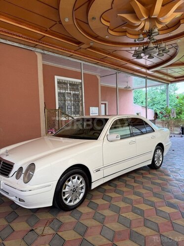 Mercedes E 240-8