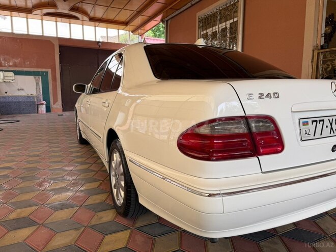 Mercedes E 240-10