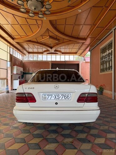 Mercedes E 240-9