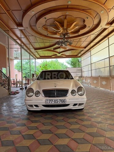 Mercedes E 240-1