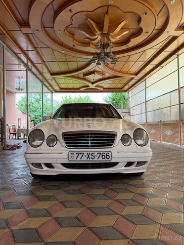 Mercedes E 240-2