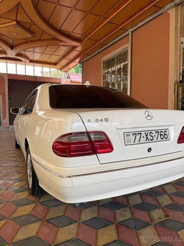 Mercedes E 240-12