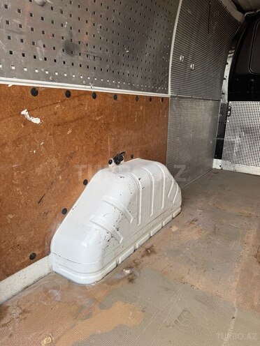 Ford Transit-17