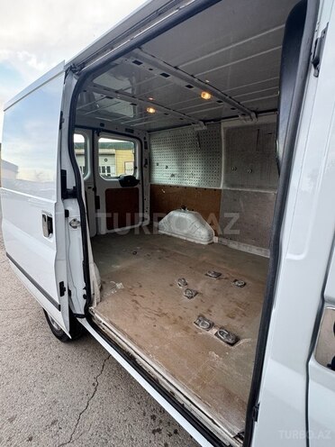 Ford Transit-19