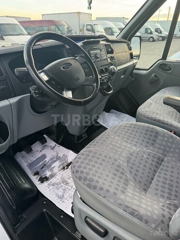 Ford Transit-10