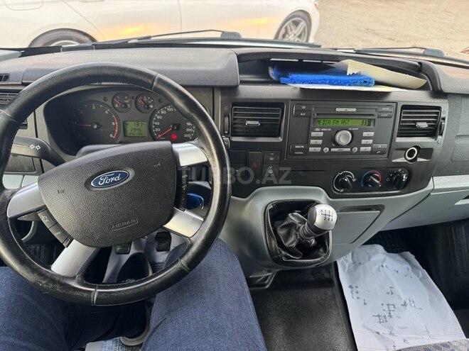 Ford Transit-9