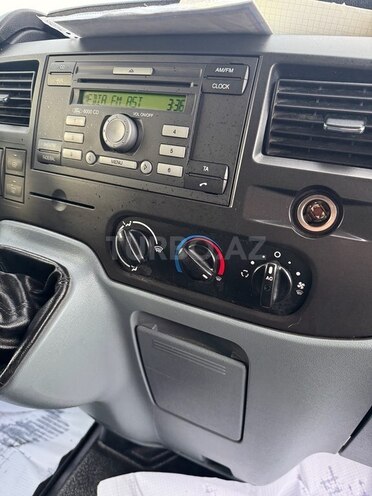 Ford Transit-11