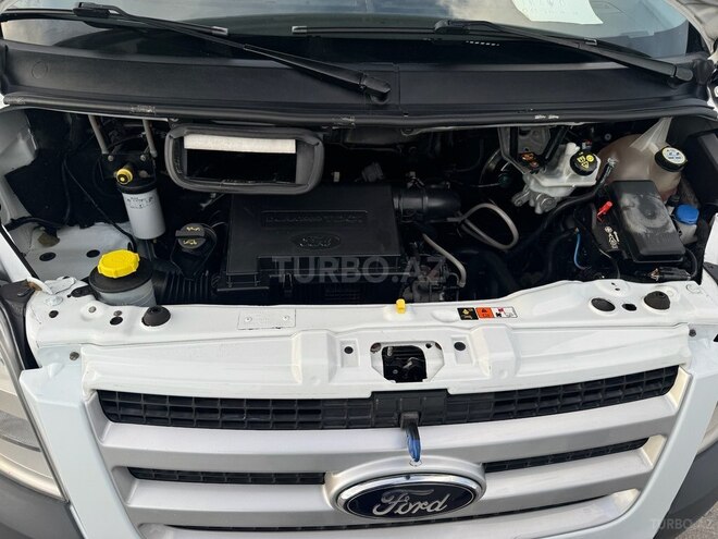 Ford Transit-15