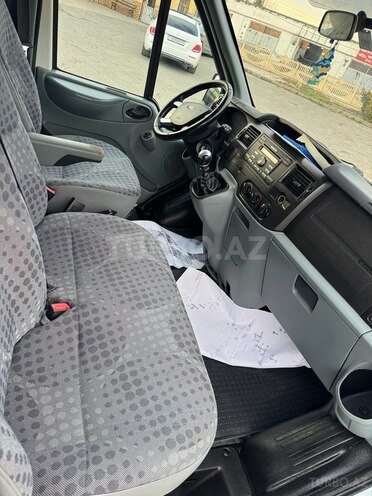 Ford Transit-8