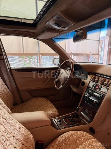 Mercedes E 240-18