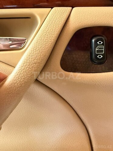 Mercedes E 240-21