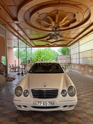 Mercedes E 240-3